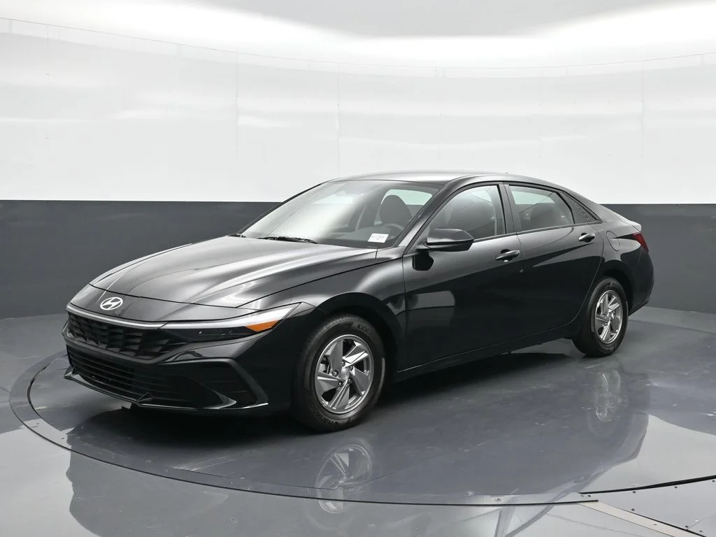 Certified Used 2025 Black Hyundai SE image 1