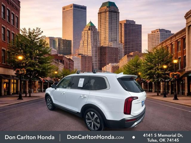 Used 2022 White Pearl Kia EX image 7