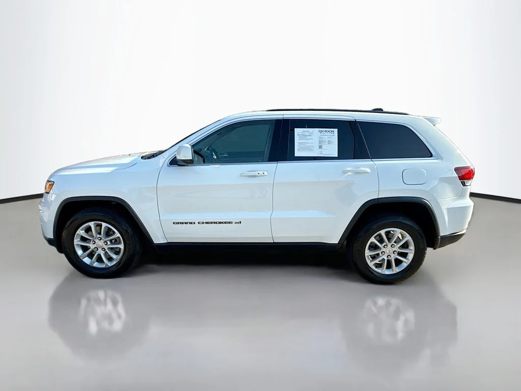 Used 2022 Bright White Clearcoat Jeep Laredo E image 4