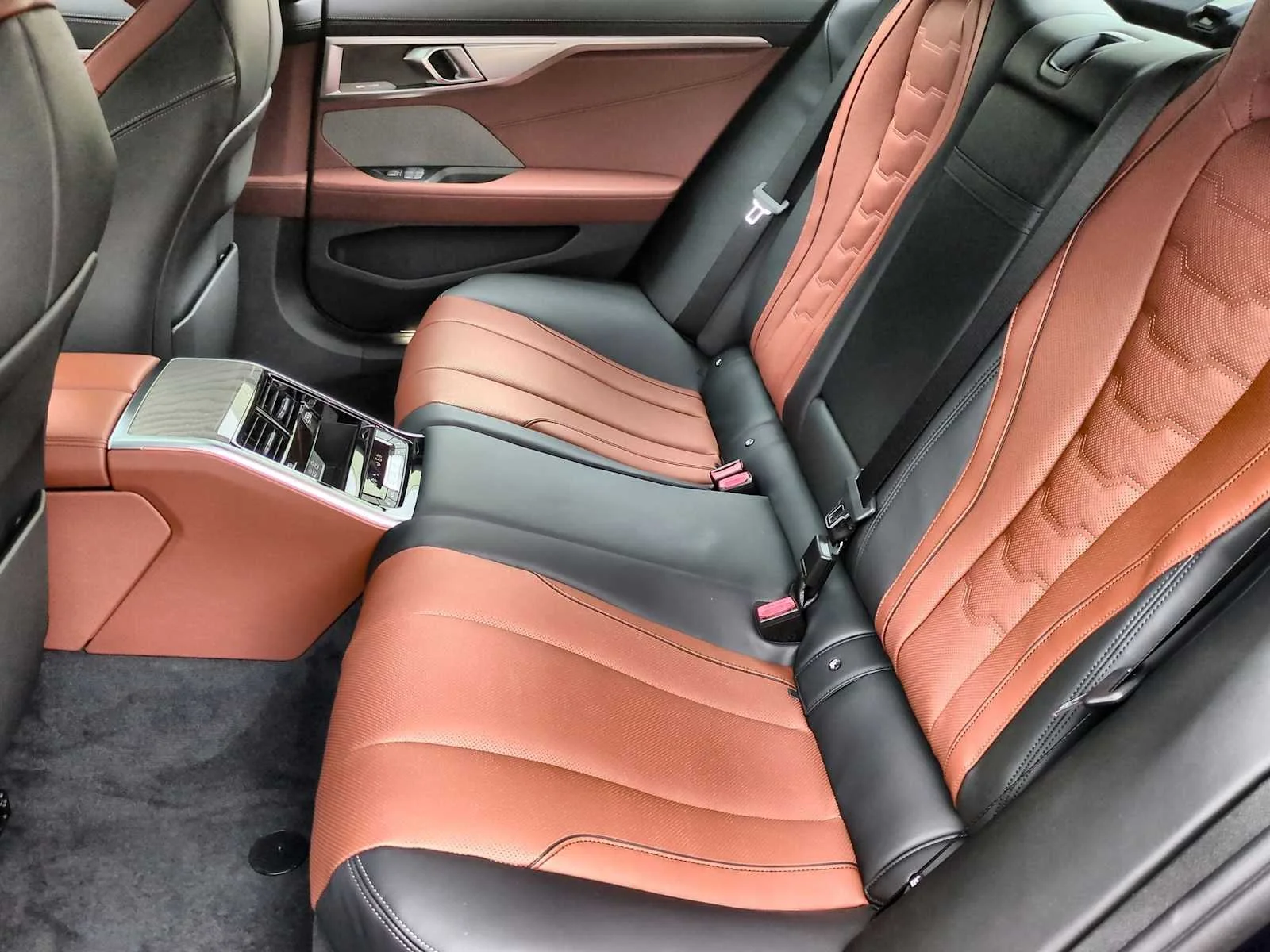 2026 BMW 8 Series 840i - Photo 20