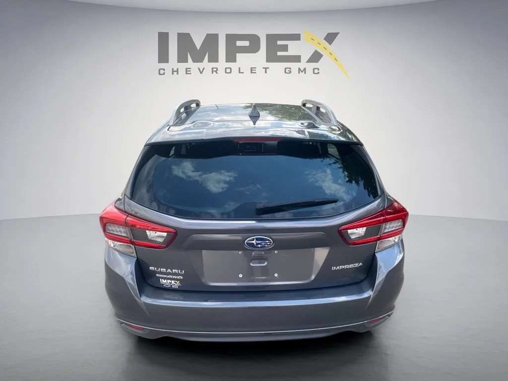 Used 2020  Subaru Premium image 4