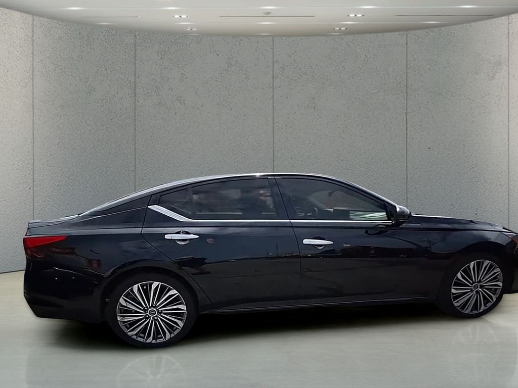 Used 2025 Black Nissan 2.5 SL image 41
