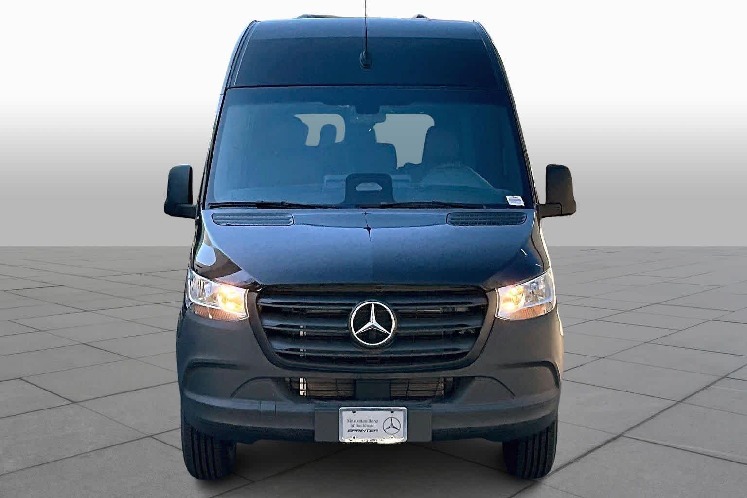 Used 2025 Jet Black Mercedes-Benz  image 3