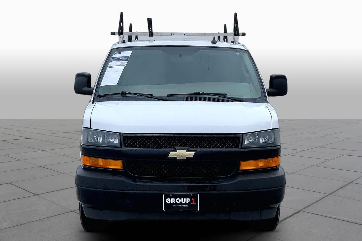 Used 2021 SUMMIT WHITE Chevrolet RWD 2500 Regular Wheelbase WT image 4