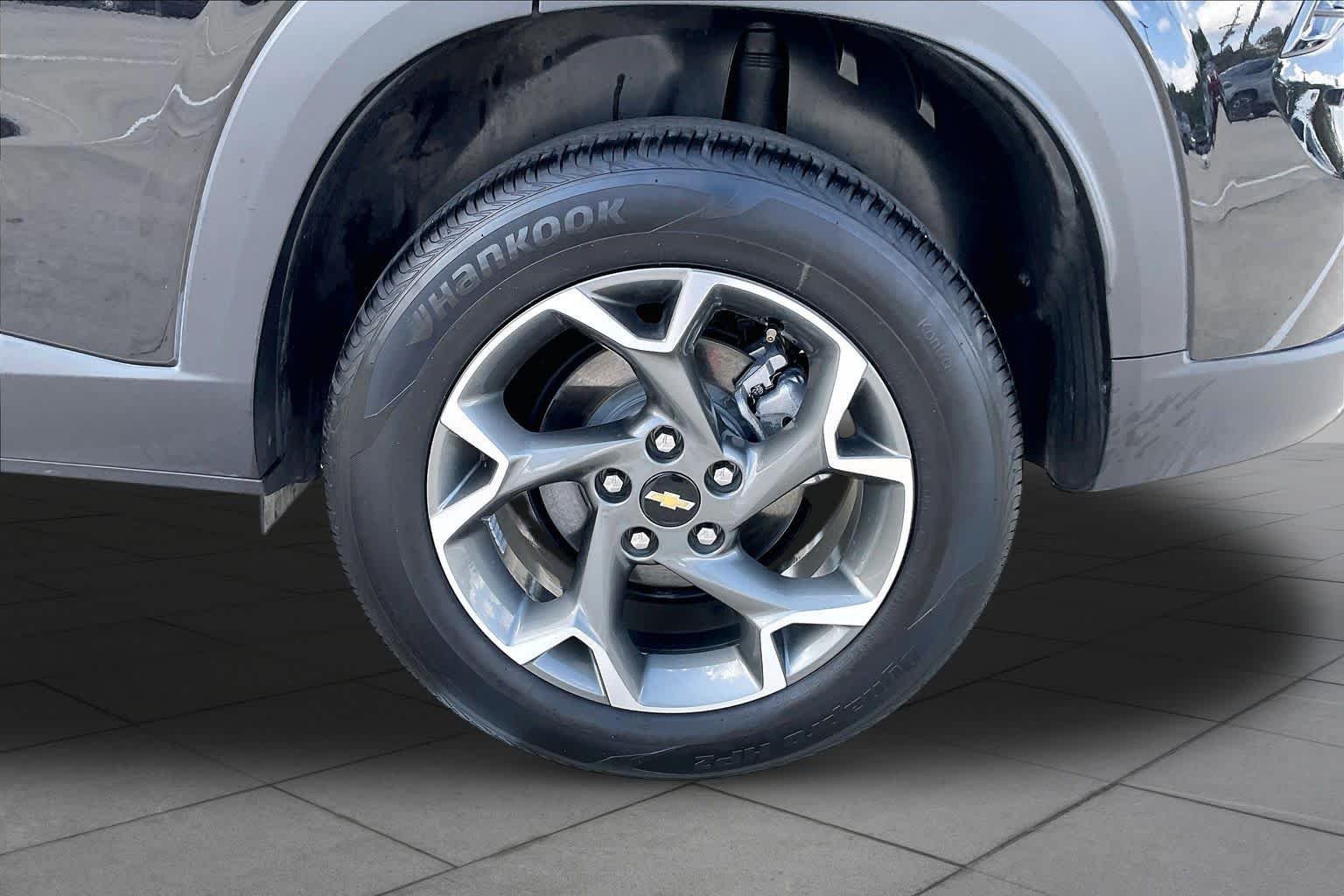 Certified Used 2025 Mosaic Black Metallic Chevrolet LT image 11