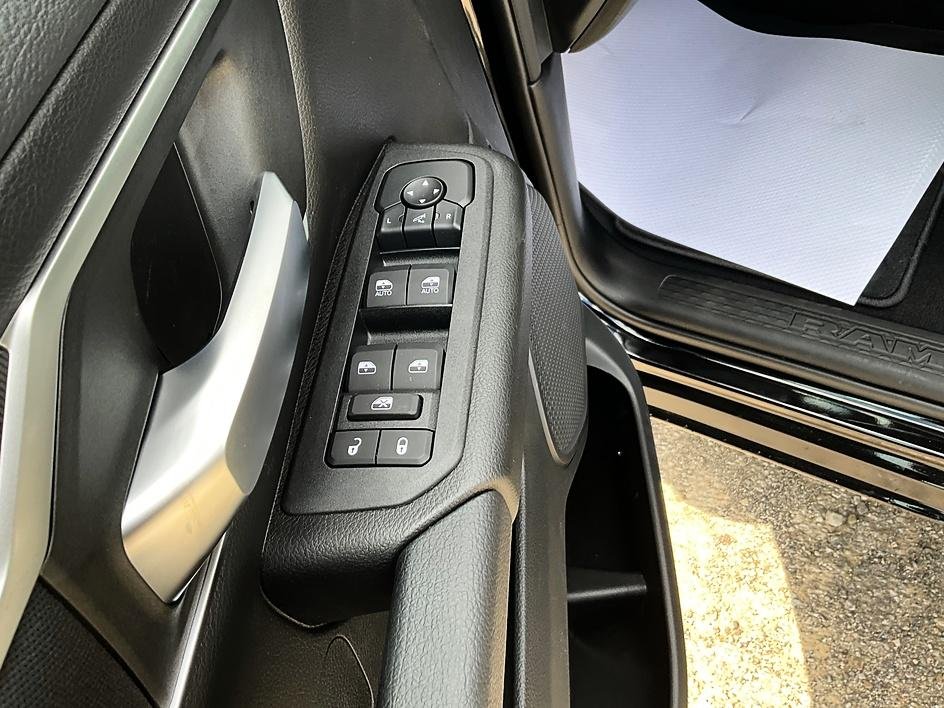 New 2026 Diamond Black Crystal Pearl-Coat Exterior Paint RAM Big Horn/Lone Star image 13