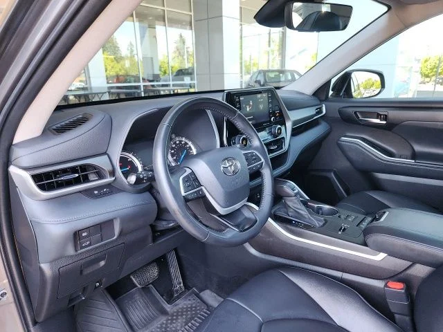 Used 2022 Gray Toyota XLE image 15
