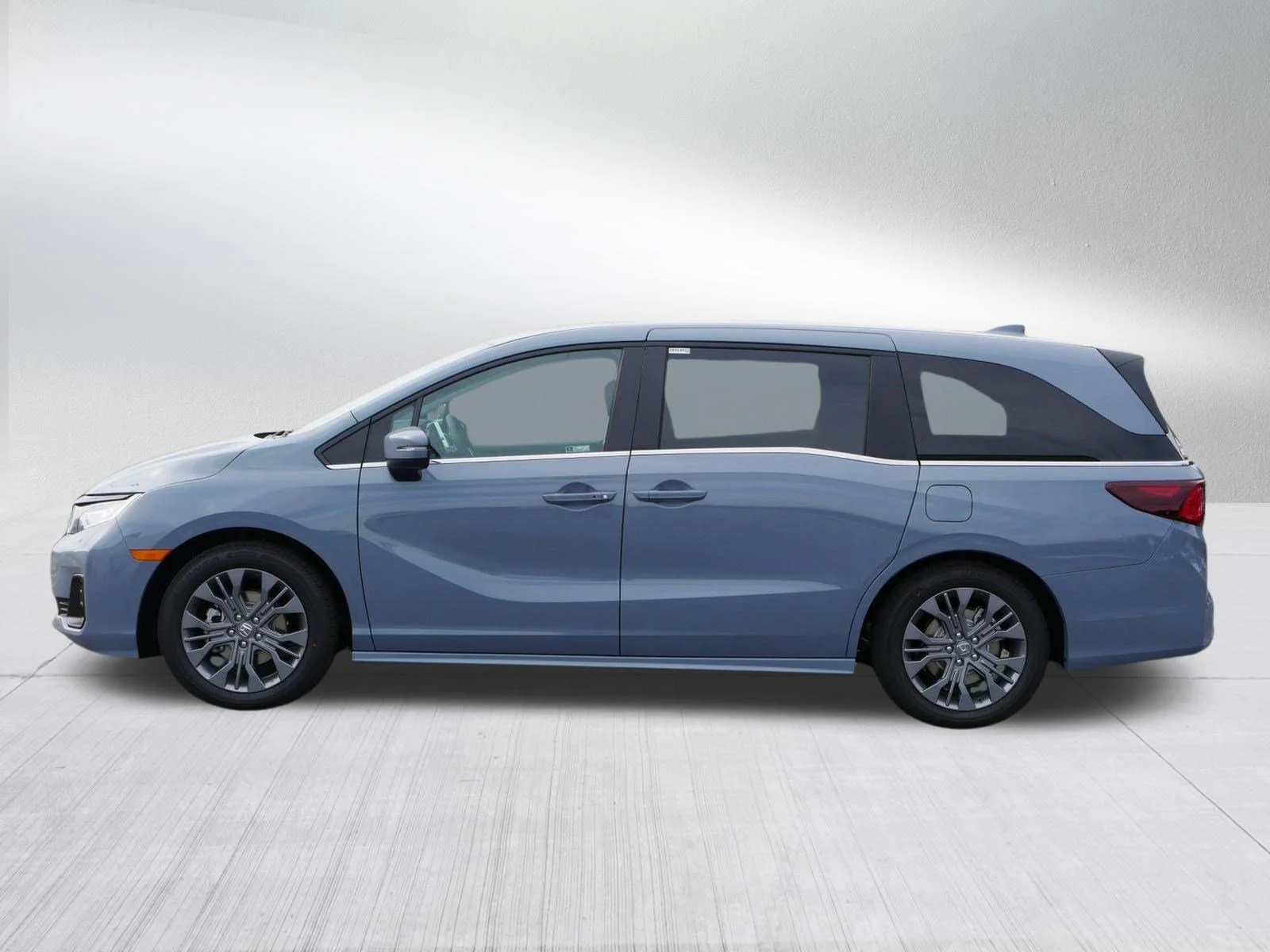New 2026 Sonic Gray Pearl Honda Touring image 4