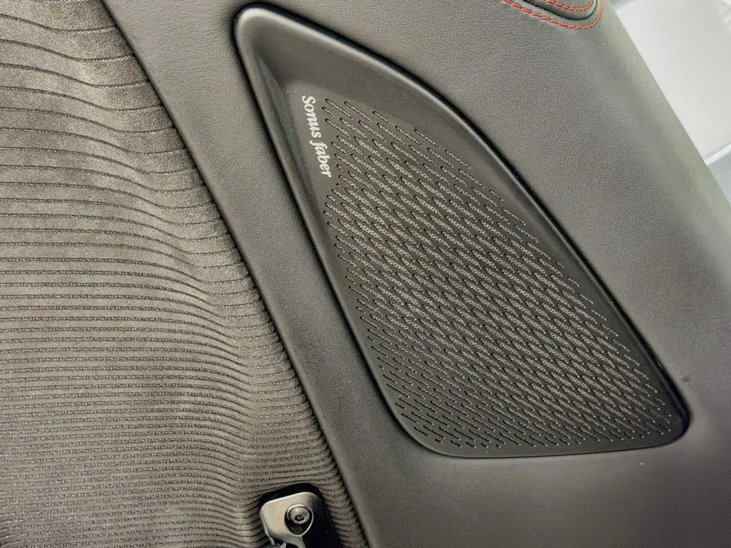 Used 2022 White Maserati Base image 19