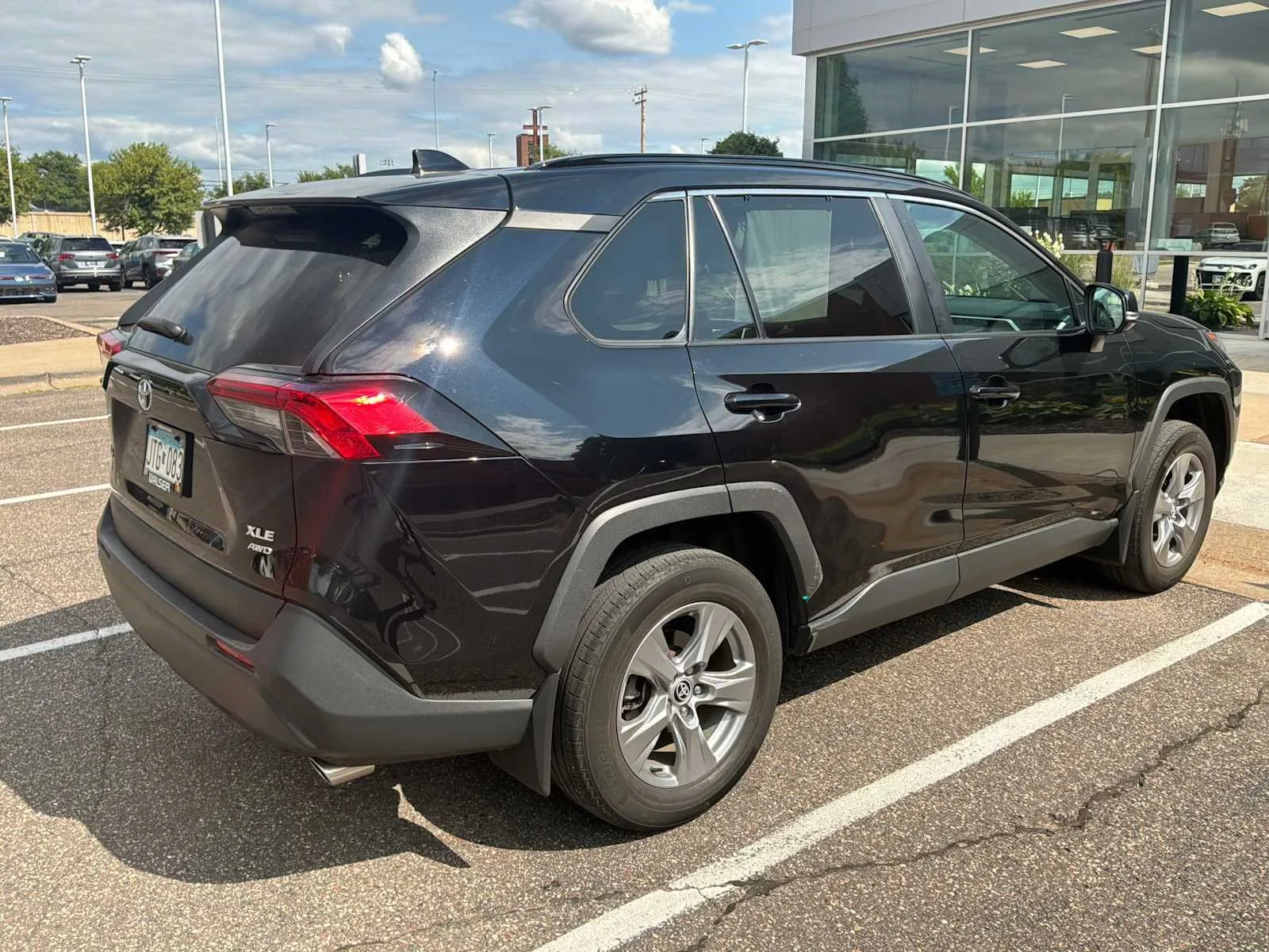 Used 2022 Toyota RAV4 XLE with VIN 2T3P1RFV8NW301217 for sale in Saint Louis Park, Minnesota
