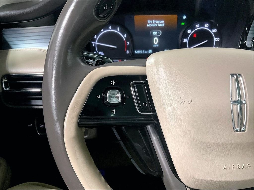 Used 2020 White Lincoln Standard image 23