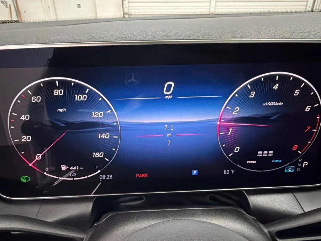 New 2027 White Mercedes-Benz GLC 300 image 15