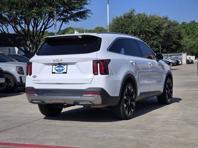 Used 2025 White Pearl Kia EX image 8