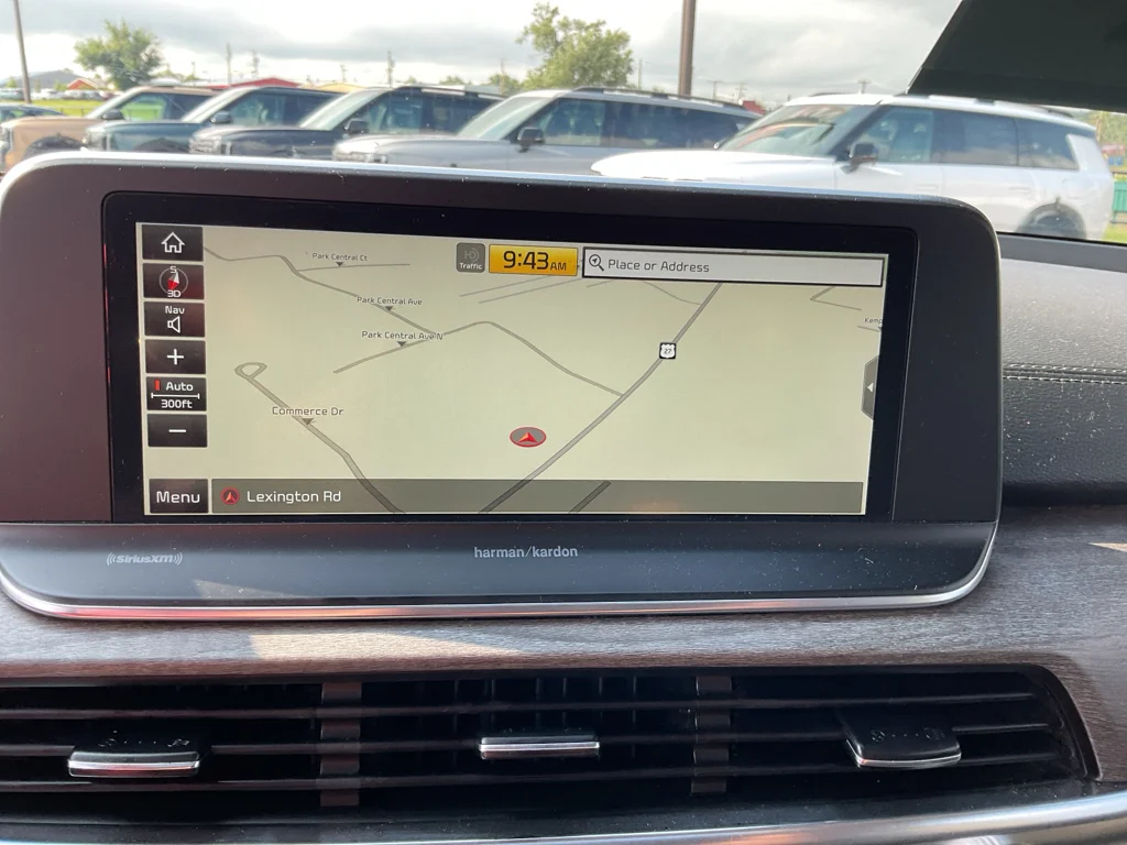 Used 2020 Snow White Pearl Kia SX image 19