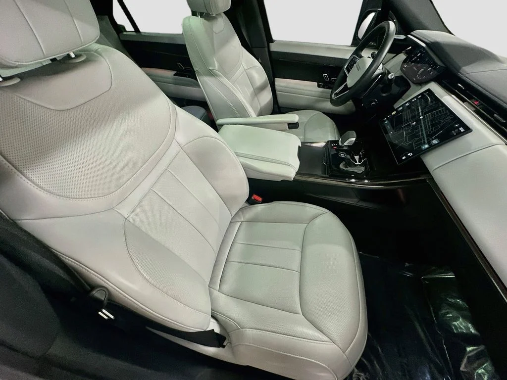 Used 2024 Fuji White Land Rover SE image 29