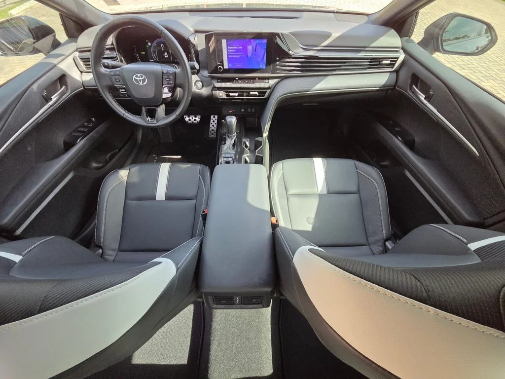 Used 2025 Gray Toyota SE image 4