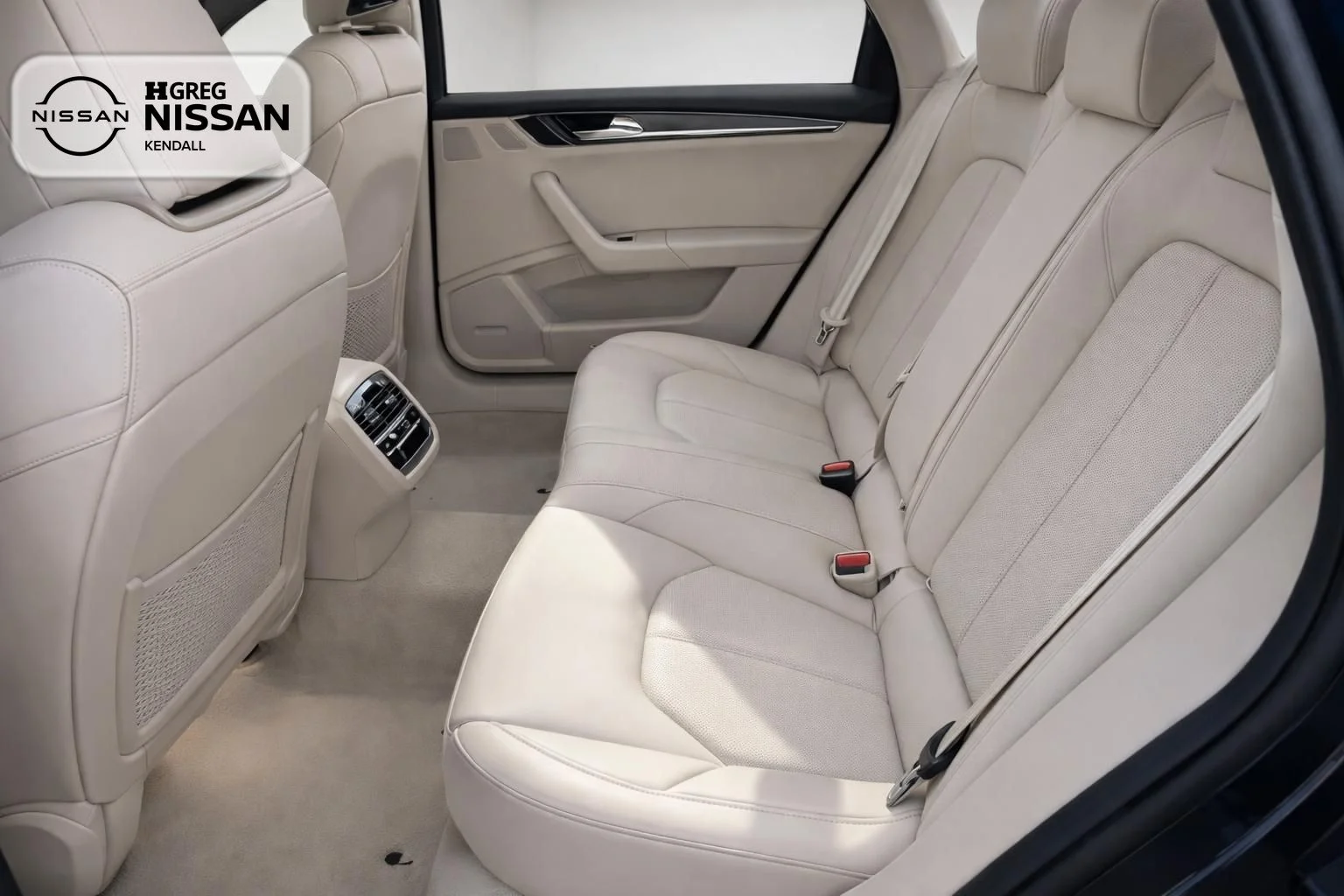 Used 2022 Silver Maserati Modena image 13