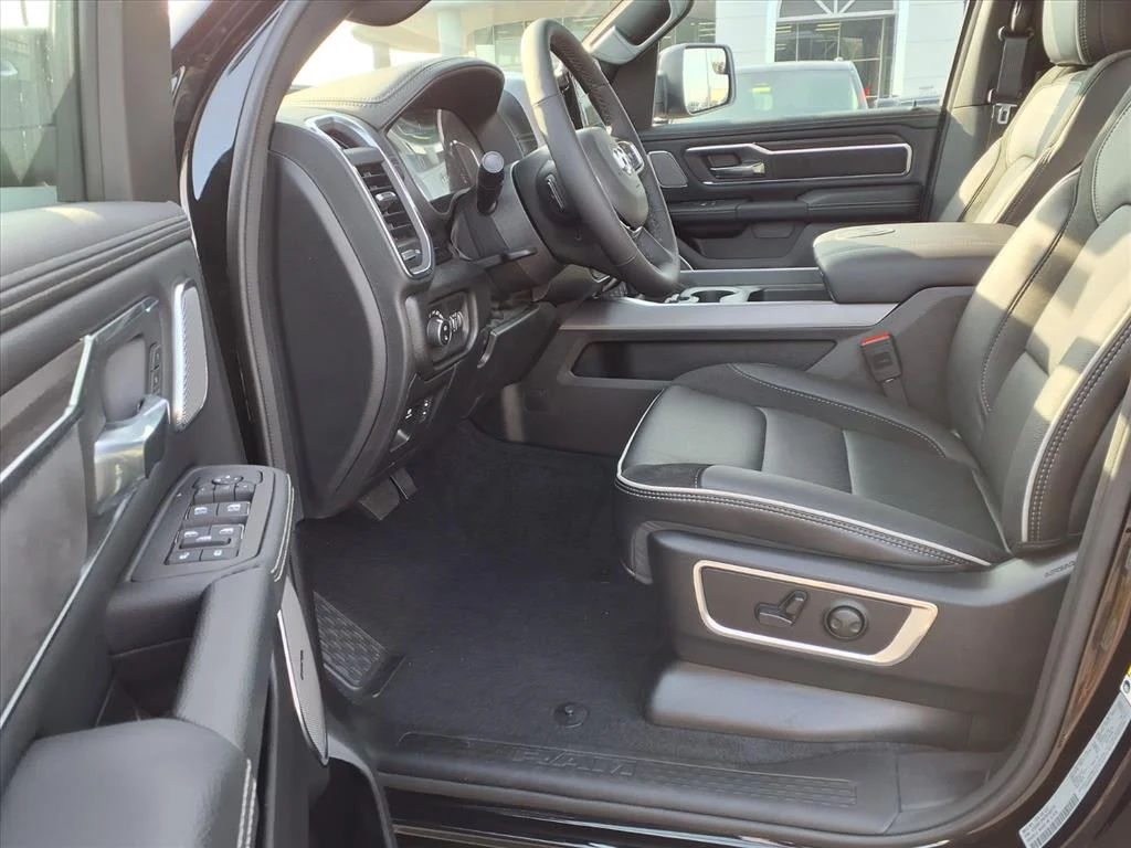 2026 RAM 1500 Laramie - Photo 15