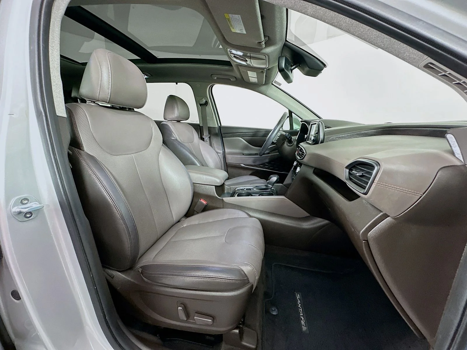 Used 2019 Symphony Silver Hyundai Limited image 29