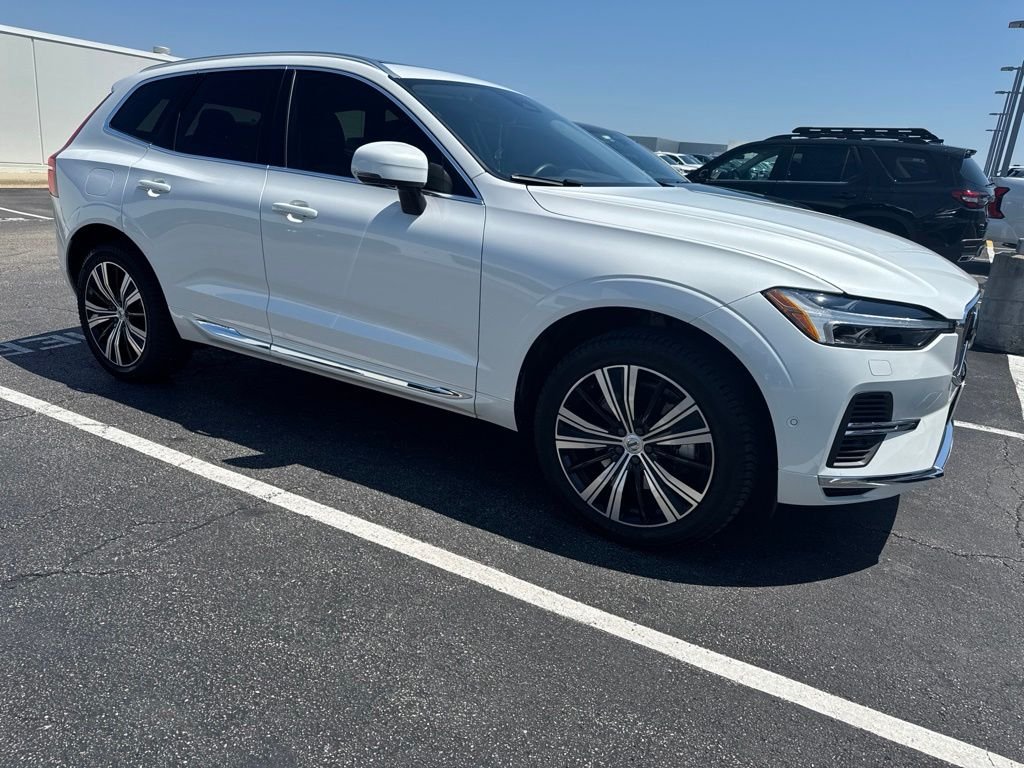 Used 2022 Crystal White Volvo T8 Inscription image 7