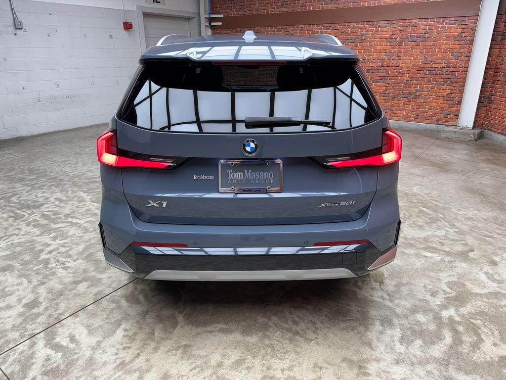 Certified Used 2025  BMW xDrive28i image 4