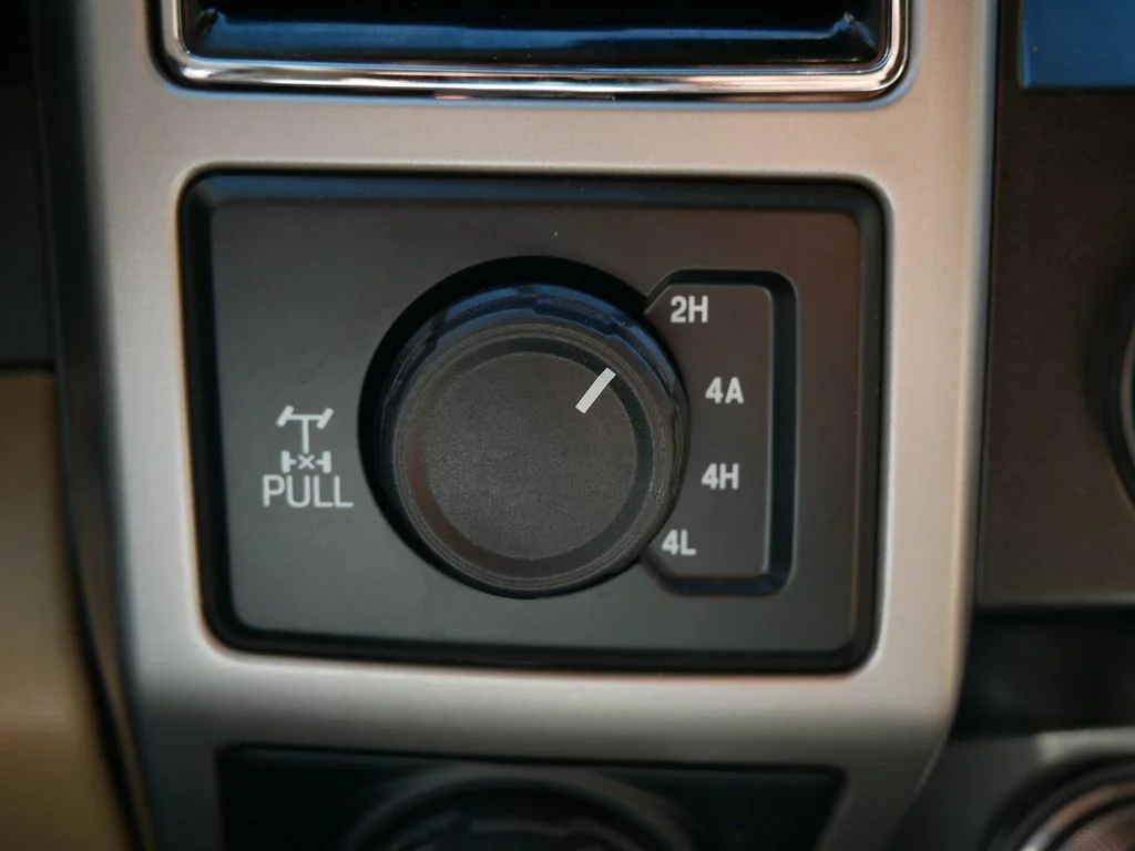Used 2019 Silver Ford Lariat image 23