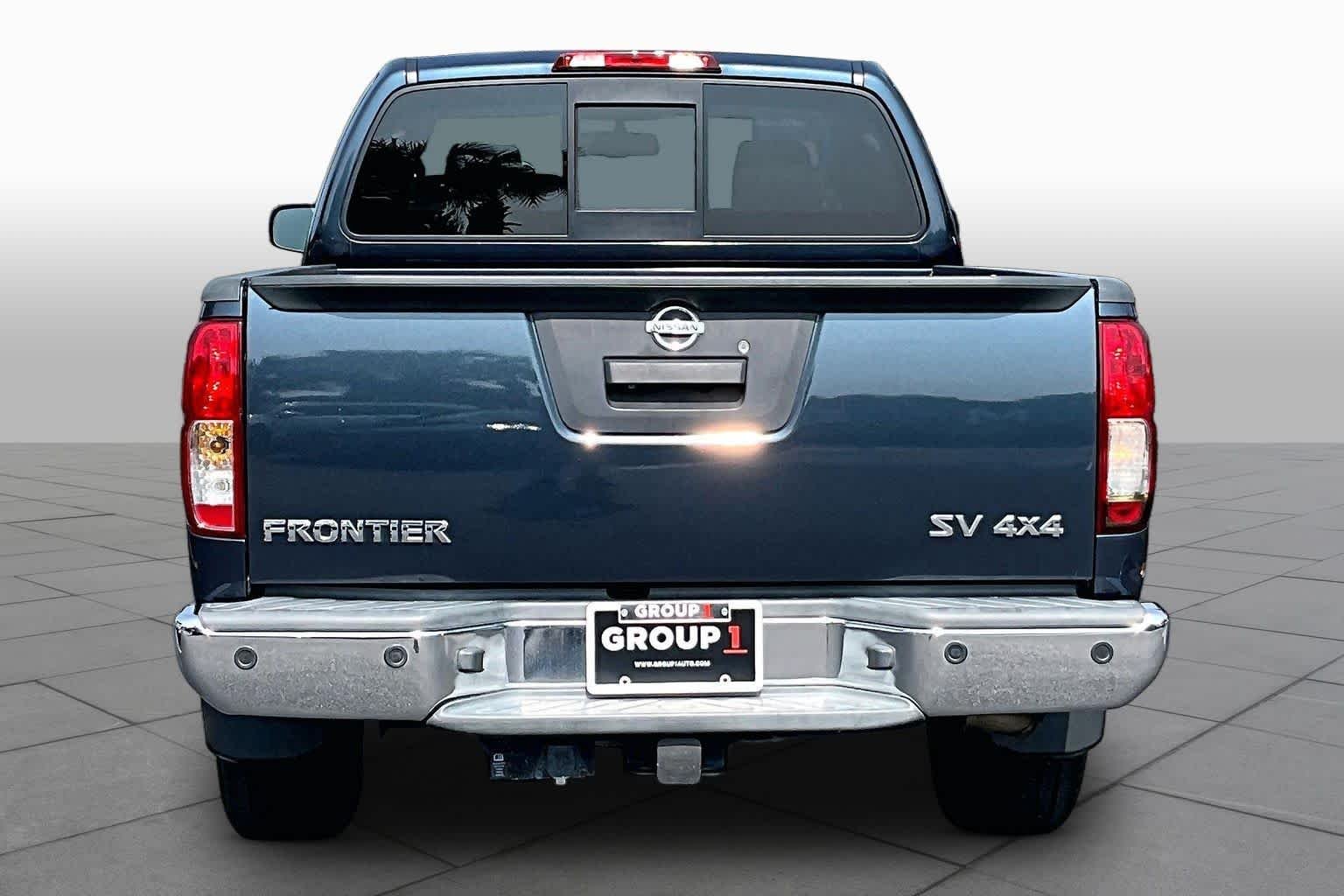 Used 2016 Arctic Blue Metallic Nissan SV image 5