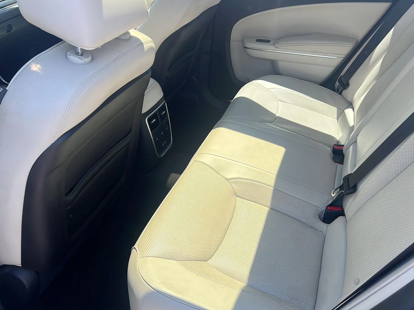 Used 2016 Billet Silver Metallic Clearcoat Chrysler 300C image 14