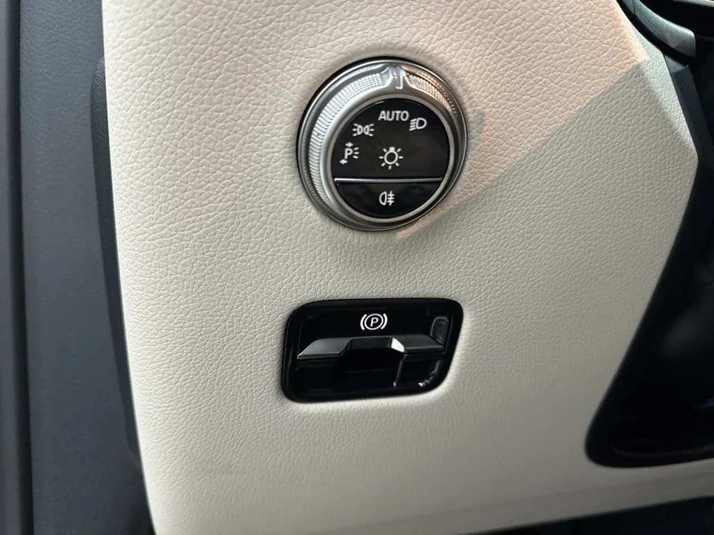 Used 2026 White Mercedes-Benz GLC 300 image 18
