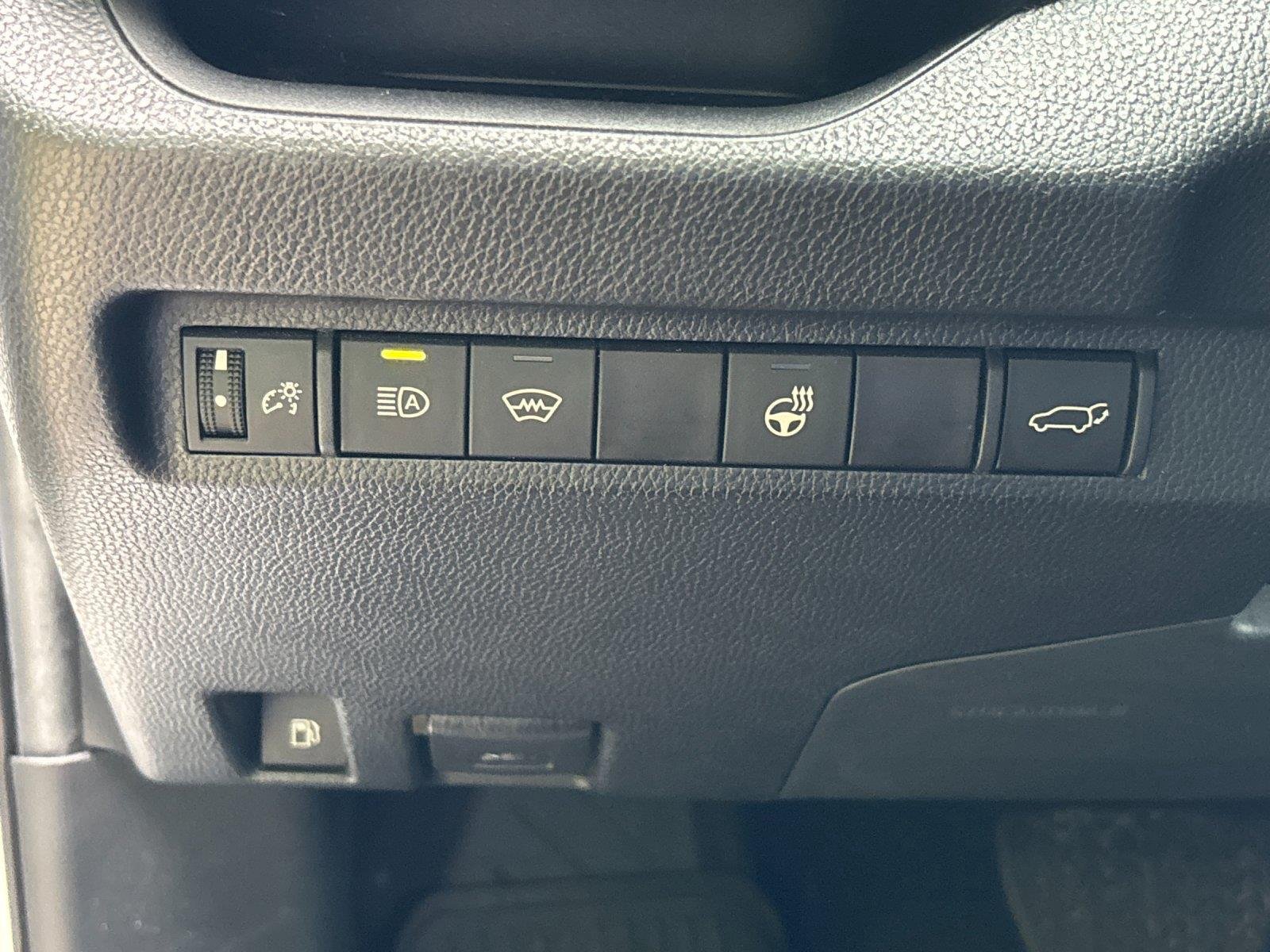 Used 2023 Wind Chill Pearl Toyota XLE Premium image 16