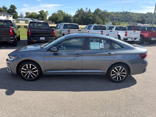 Used 2025 Platinum Gray Metallic Volkswagen 1.5T SE image 2