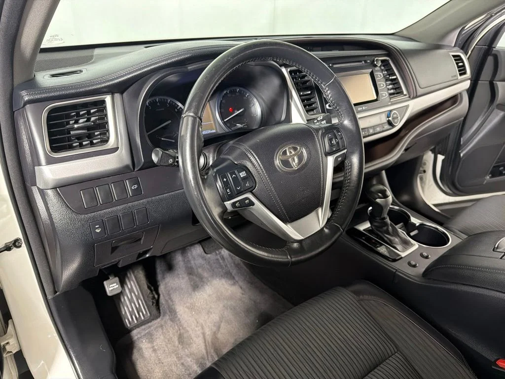 Used 2015 White Toyota LE Plus V6 image 8
