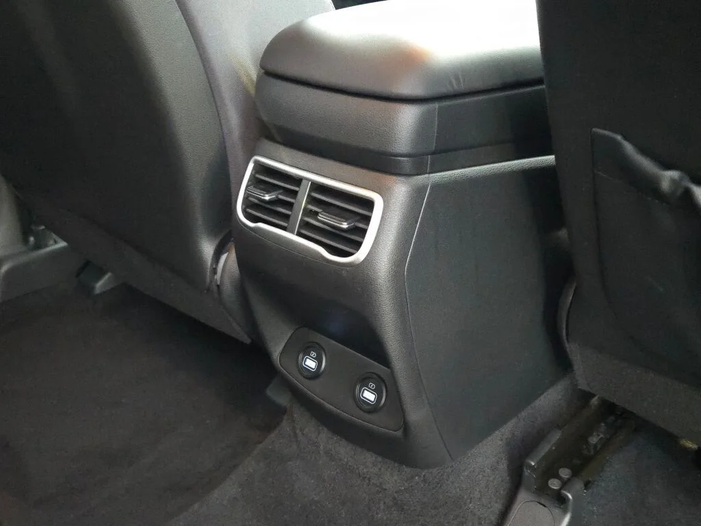 2023 Hyundai Santa Fe SE - Photo 10