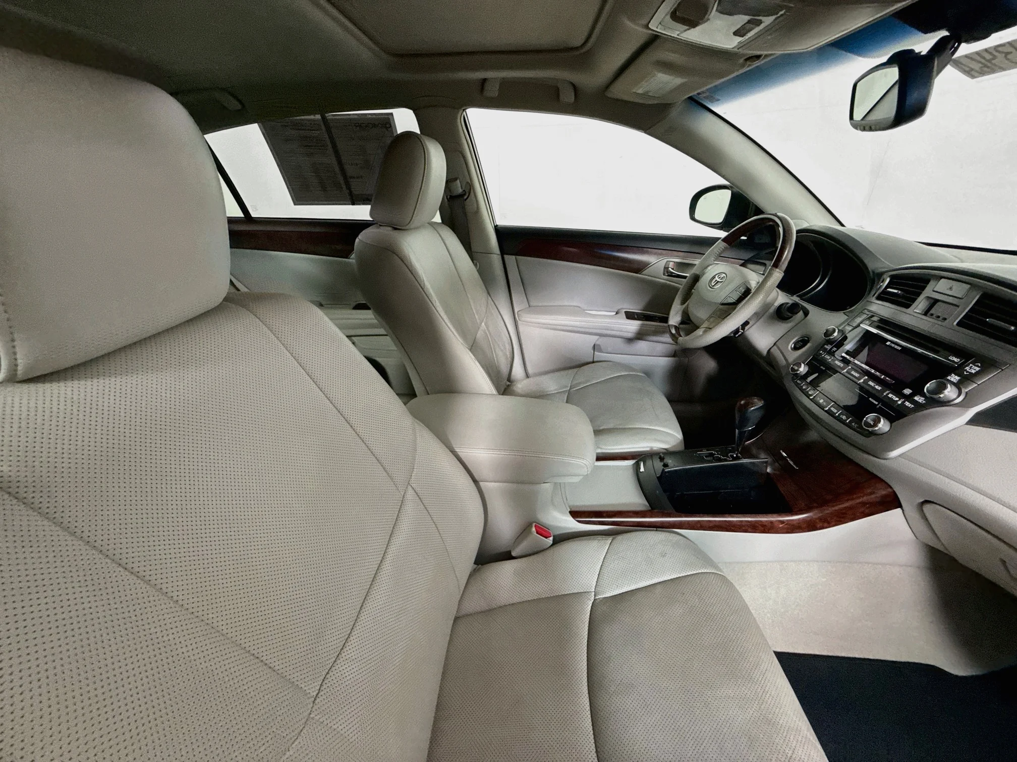 Used 2011 Cypress Pearl Toyota Limited image 26