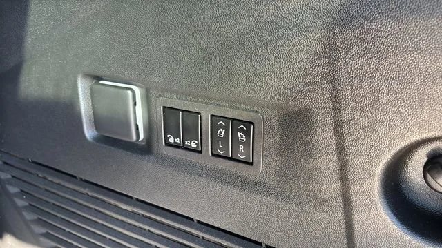 Used 2023 Sterling Metallic GMC Denali Ultimate image 34