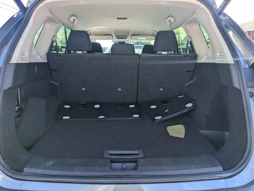 Used 2024 Gray Nissan SV image 13