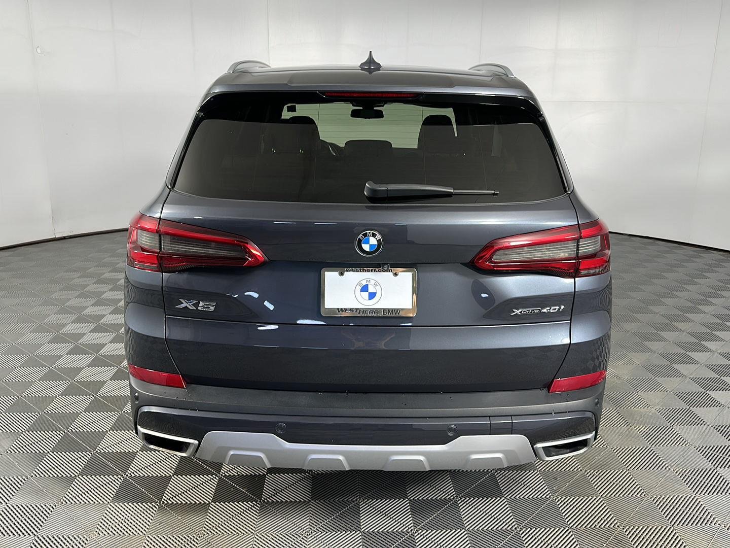 Used 2020 Arctic Gray Metallic BMW xDrive40i image 28