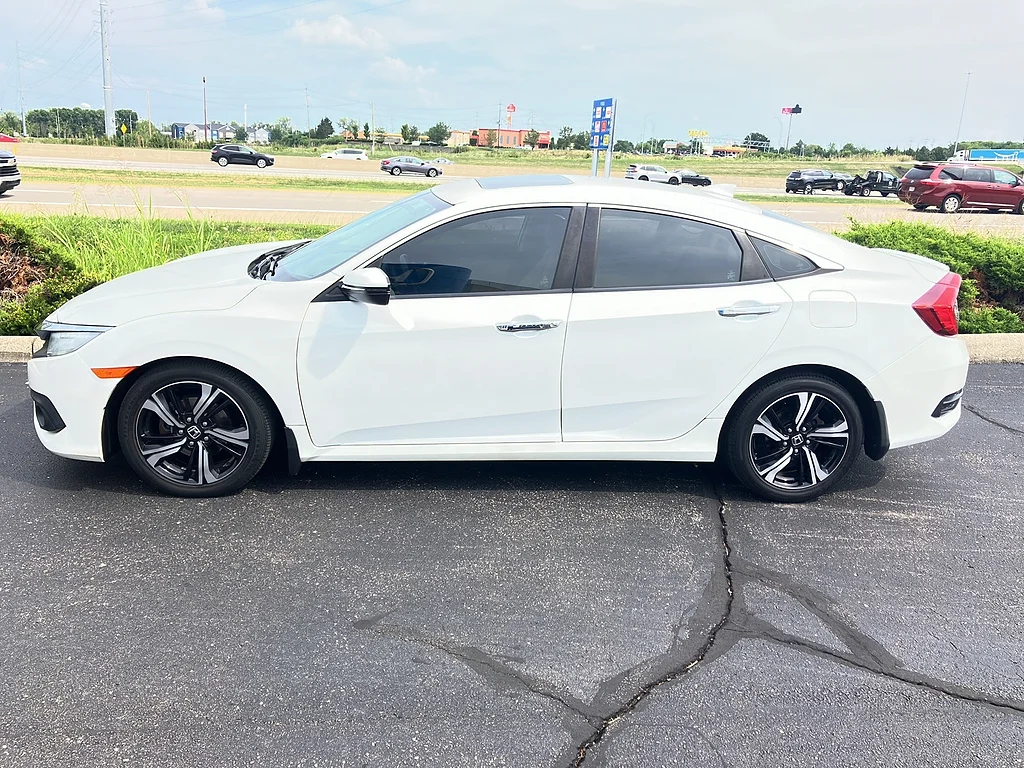 Used 2017 White Orchid Pearl Honda Touring image 4
