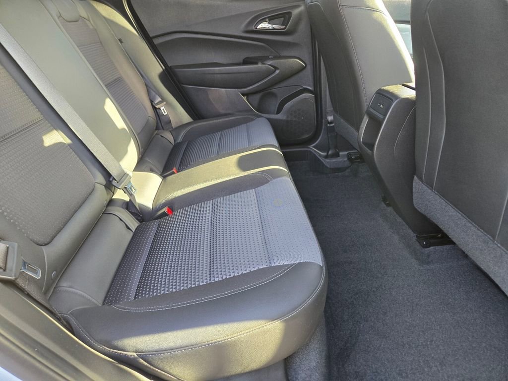 2025 Chevrolet Trax LT - Photo 14