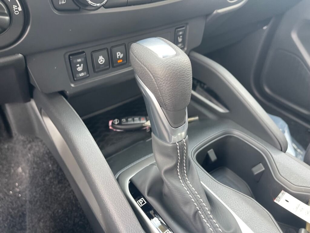 New 2026 Glacier White Nissan SV image 13
