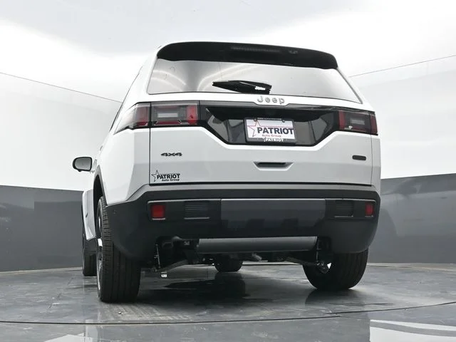 New 2026 Bright White Clear-Coat Exterior Paint Jeep Overland image 45