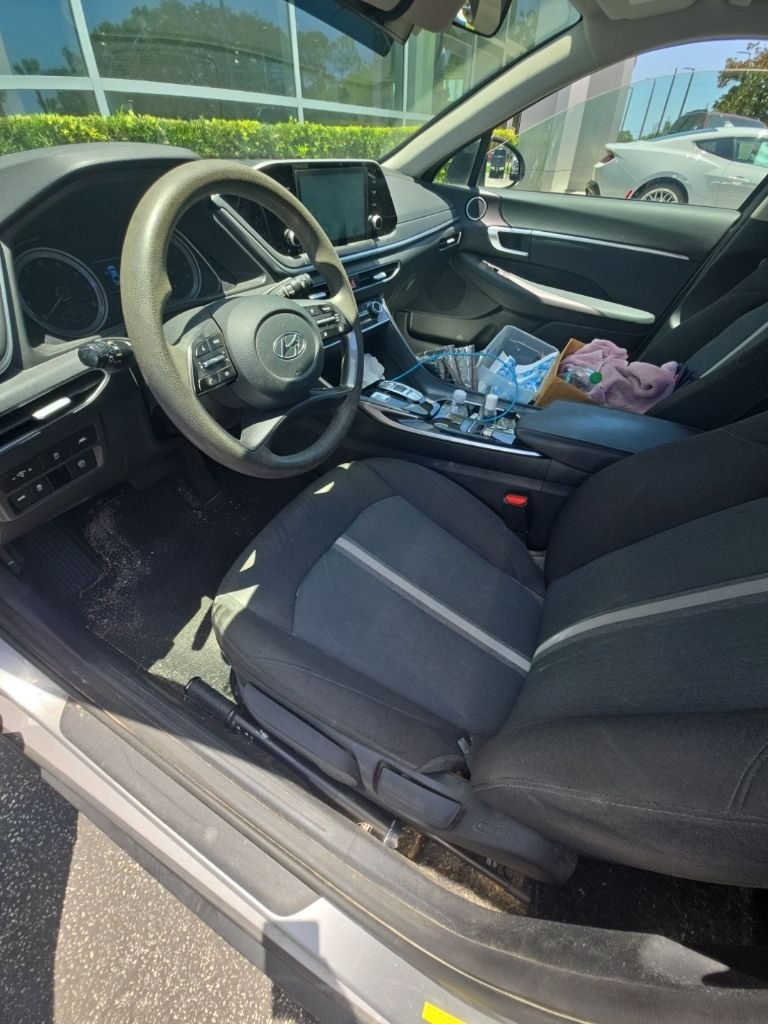 Used 2021 Silver Hyundai SE image 12