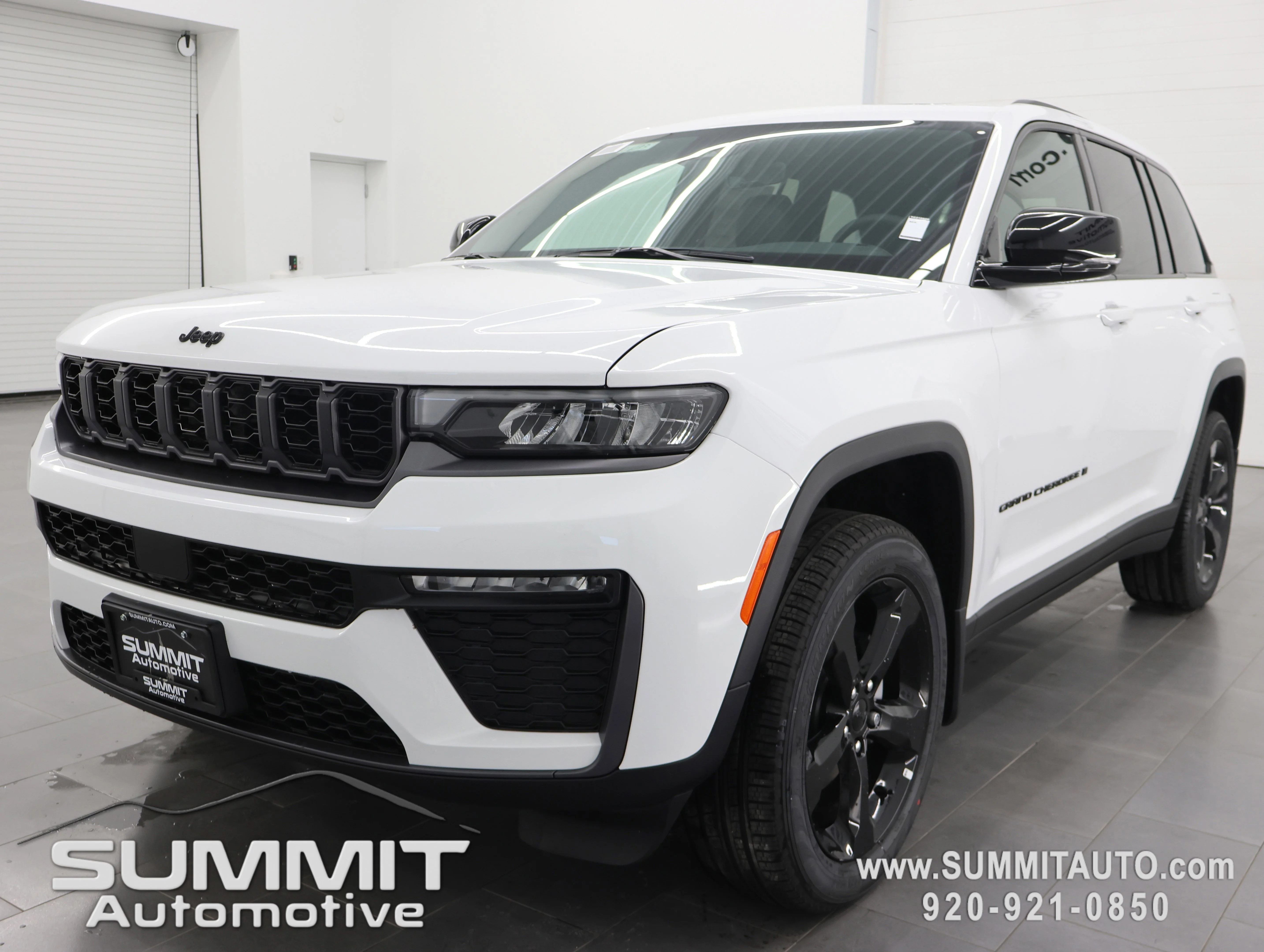New 2026 Bright White Clear-Coat Exterior Paint Jeep Limited image 7