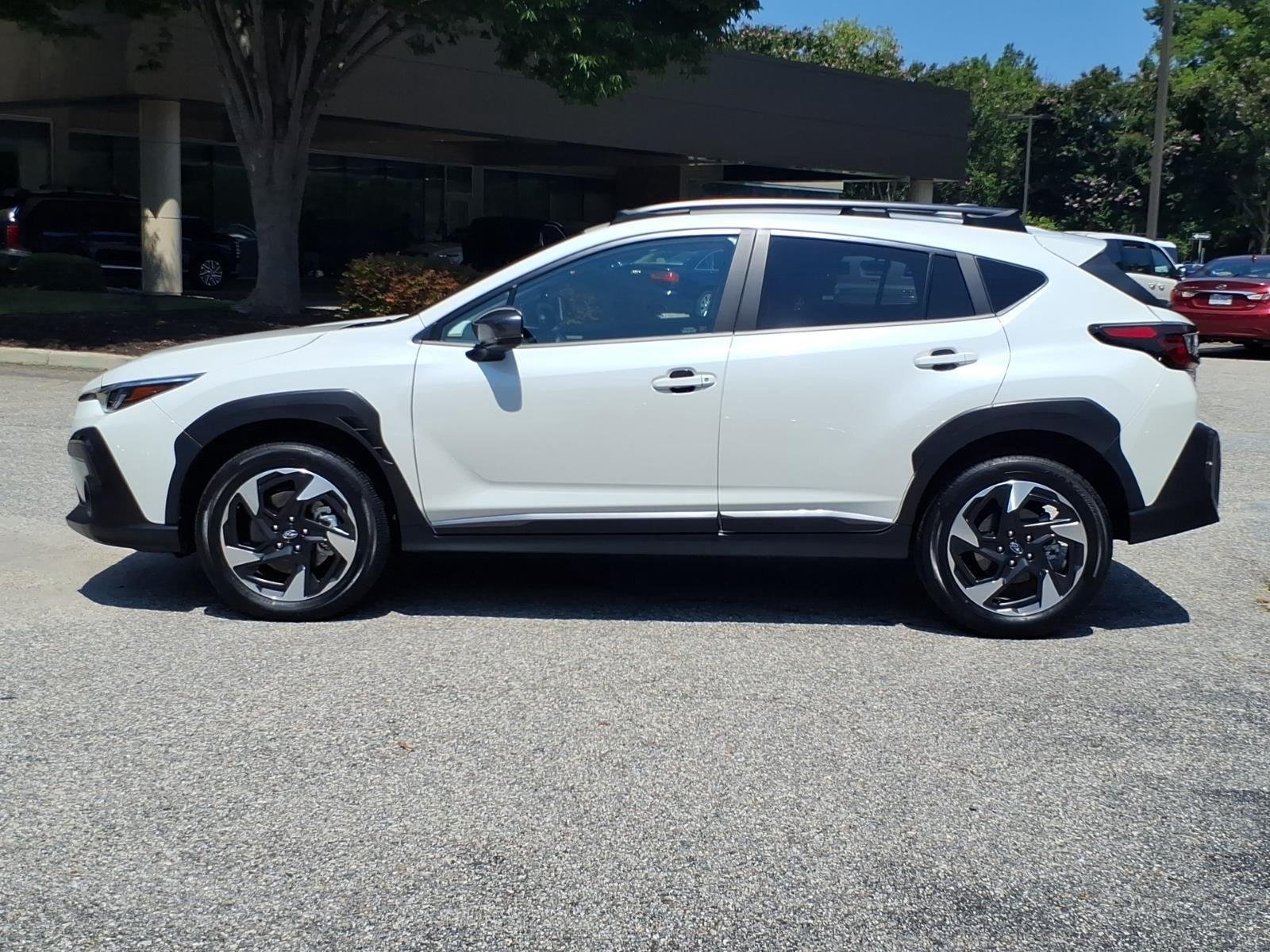 Used 2025 Crystal White Pearl Subaru Limited image 3