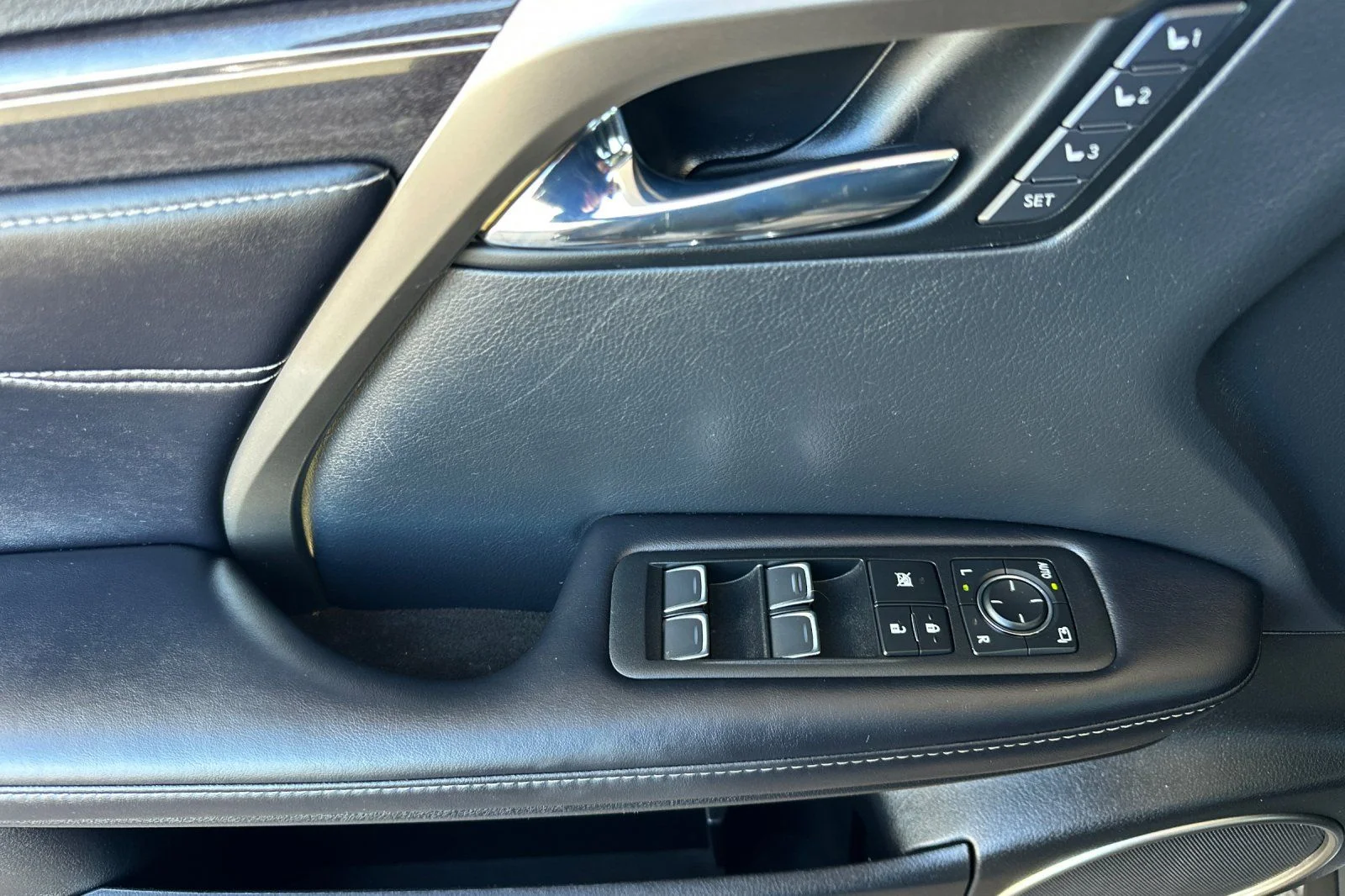 Used 2020 Gray Pearl Lexus 450h image 8