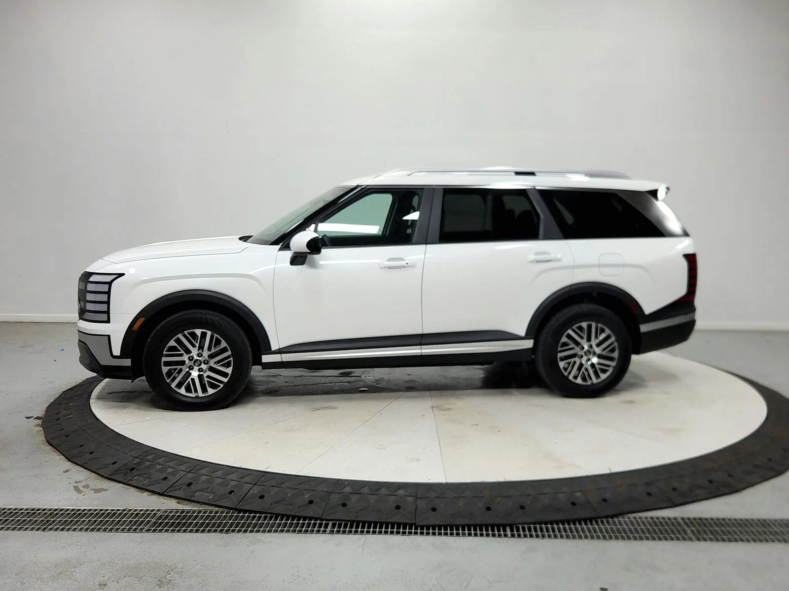 Used 2026 White Hyundai SEL image 5