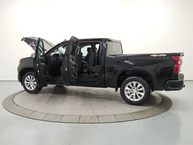 Used 2022 Black Chevrolet Custom image 13