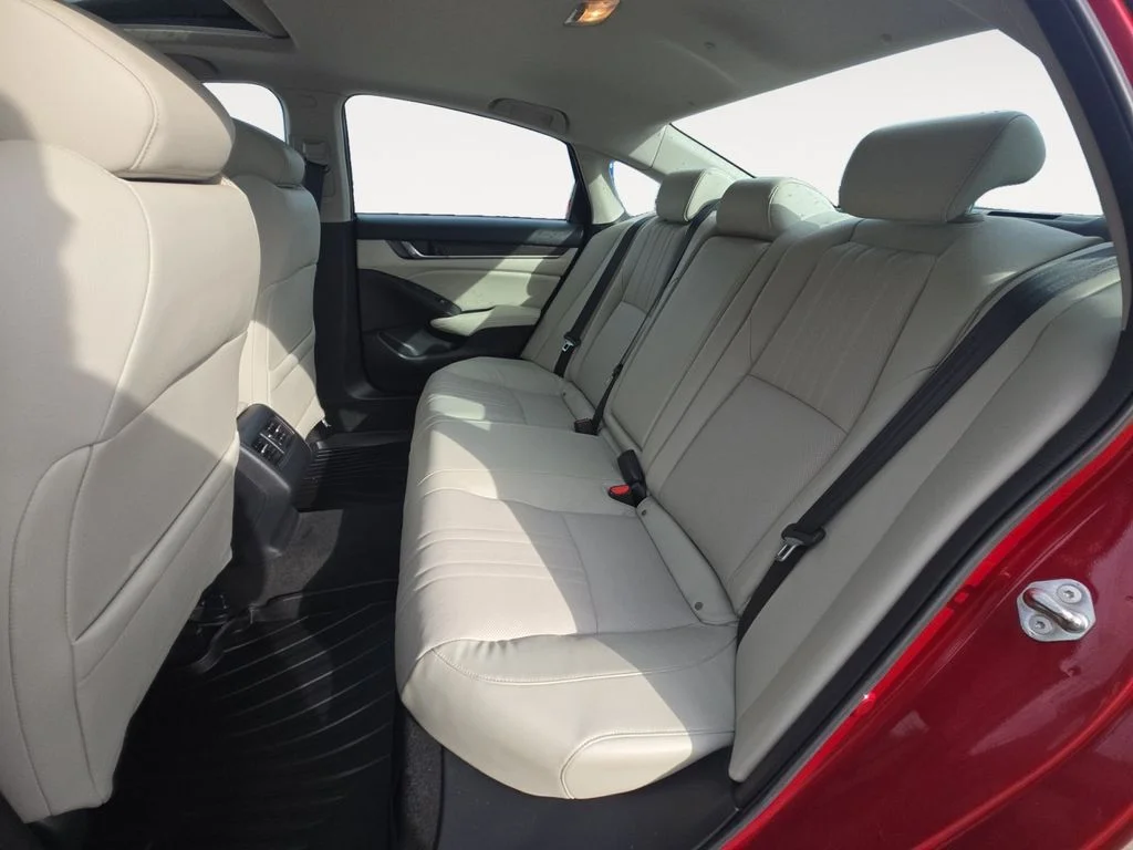 Used 2018 Red Honda Touring 2.0T image 15