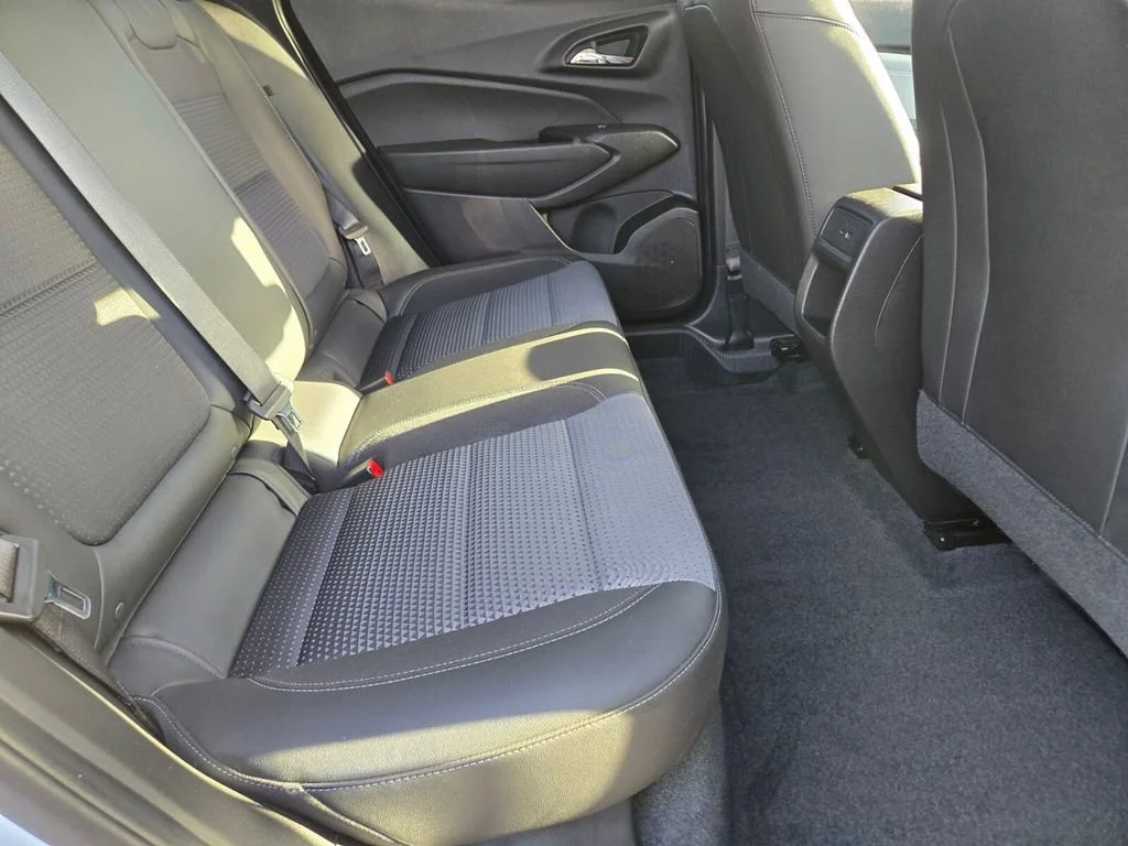 Used 2025 Summit White Chevrolet LT image 14