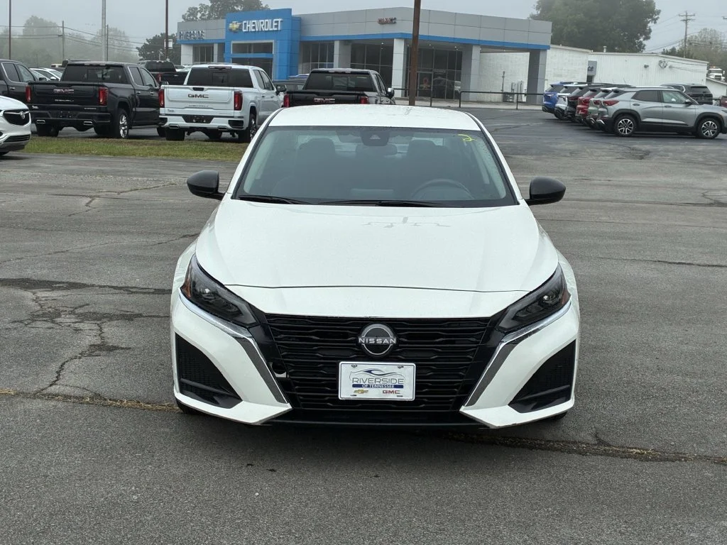 Used 2025 White Nissan 2.5 SV image 9